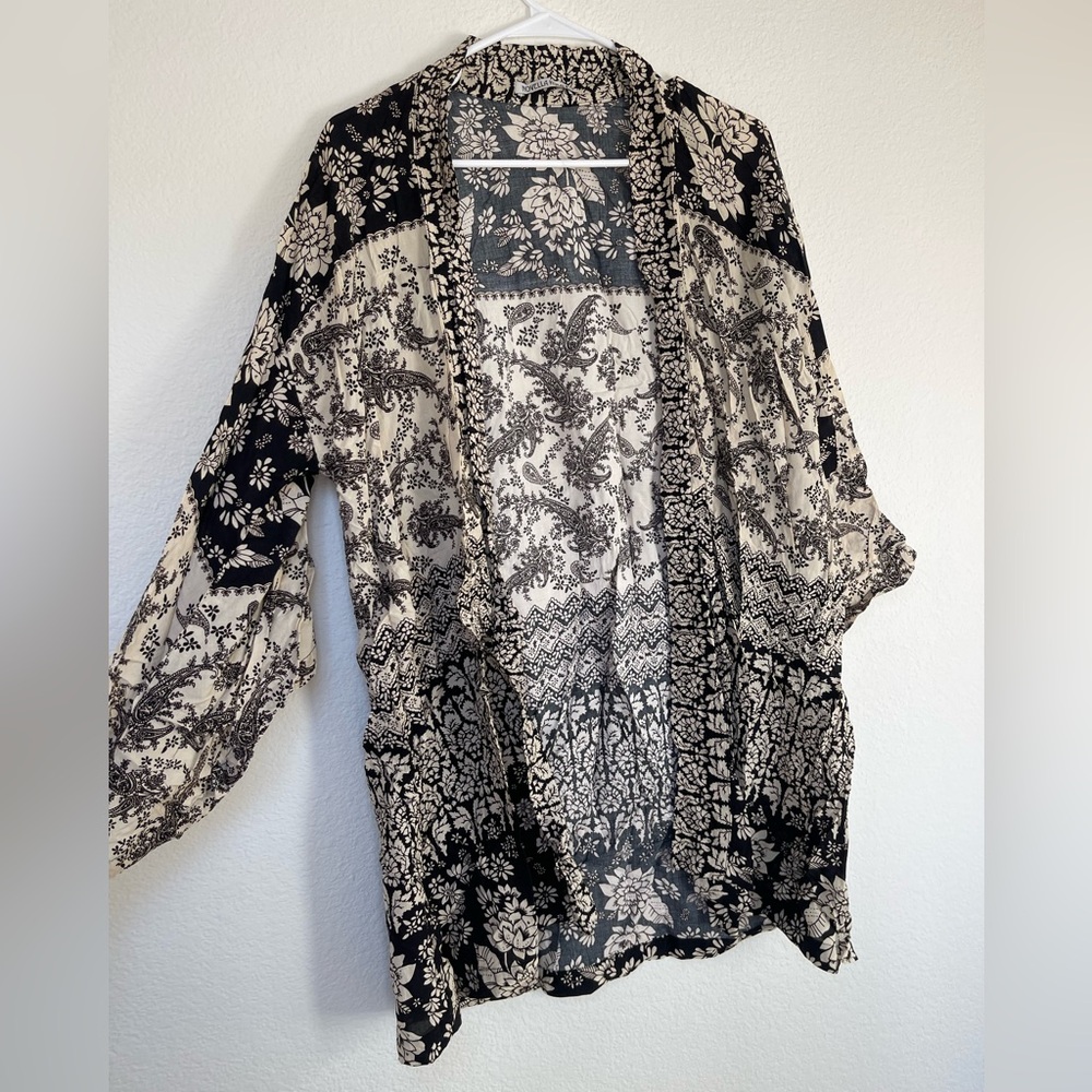 Novella Royale Top
Color: Black
Size M
Good Condition
